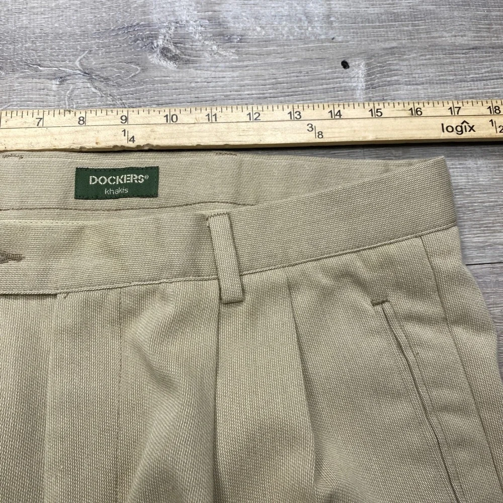 Dockers Khakis Pants Mens 34x32 Tan Pleated Relaxed Premium Casual Business